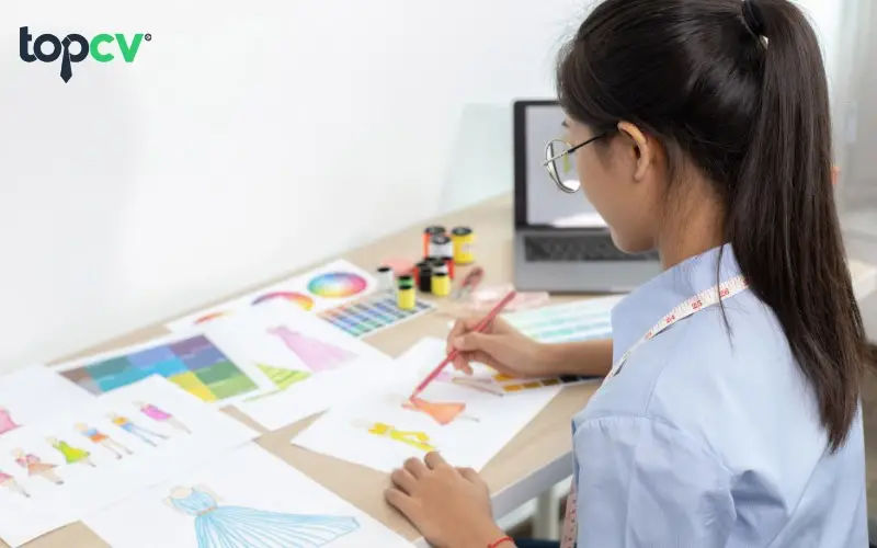 Nghề lương cao cho nữ - Top 10 ngành nghề dễ xin việc và ổn định