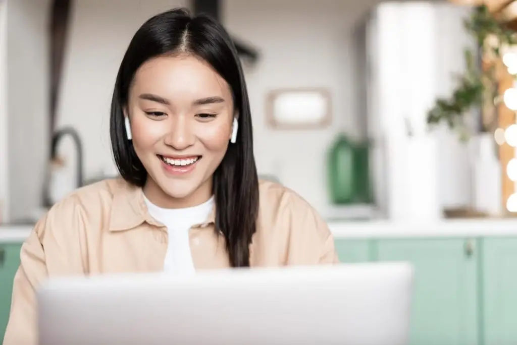 Nghề lương cao cho nữ - Top 10 ngành nghề dễ xin việc và ổn định