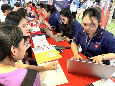 Nhà tuyển dụng phát hiện bằng giả - Những dấu hiệu cảnh báo và cách xử lý