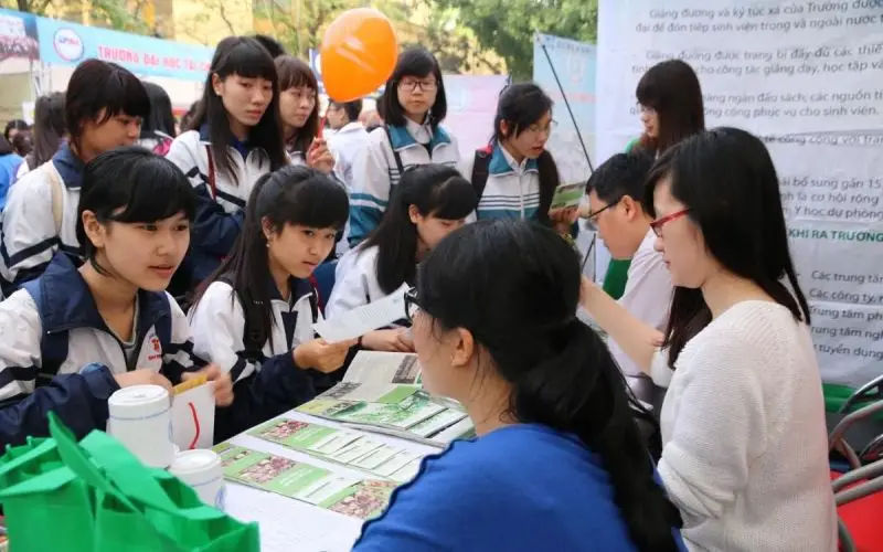 Nữ nên học nghề gì Hành trang vững chắc cho tương lai rạng rỡ