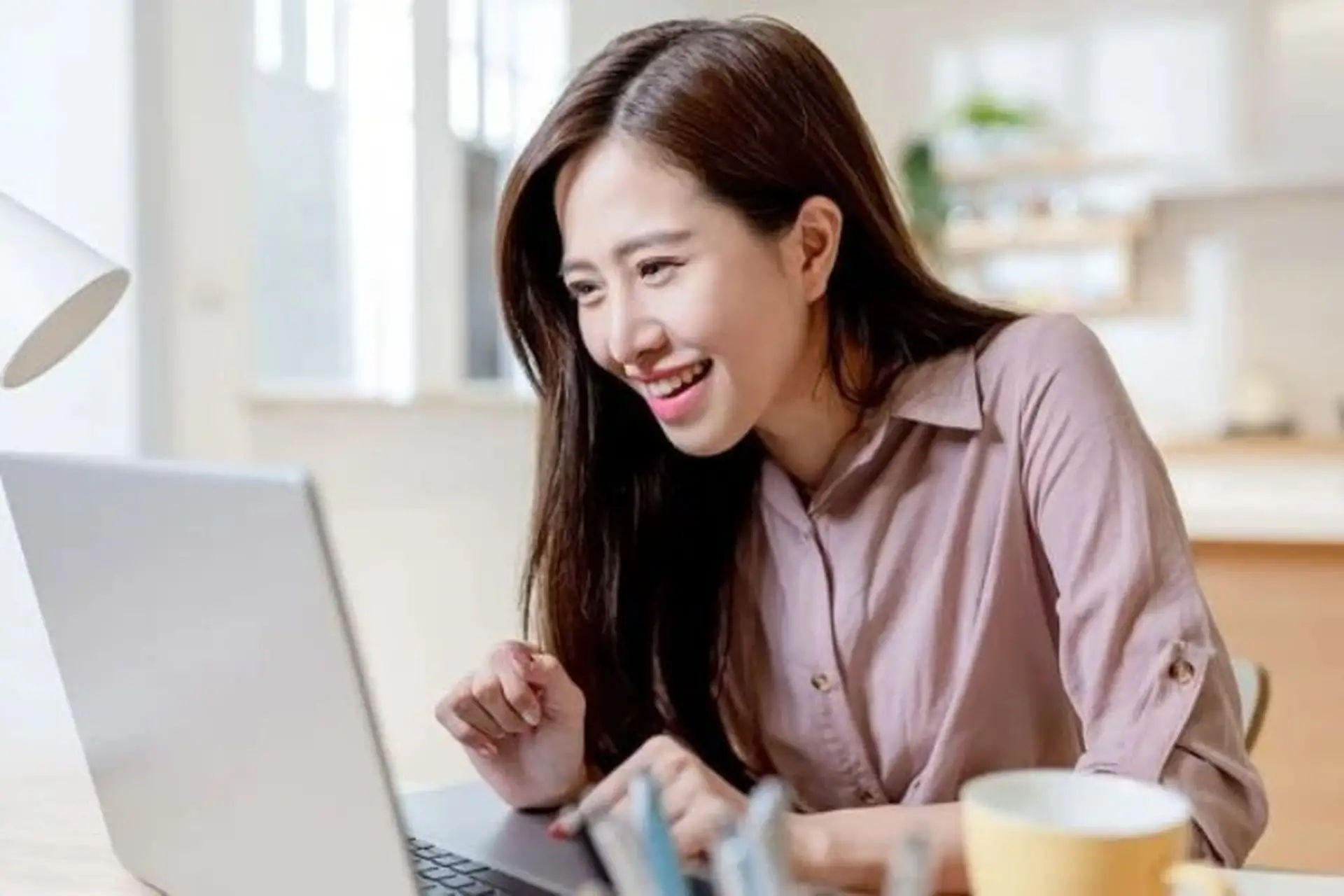 Nữ nên học nghề gì khi không học Đại học? - Hướng dẫn chọn nghề phù hợp