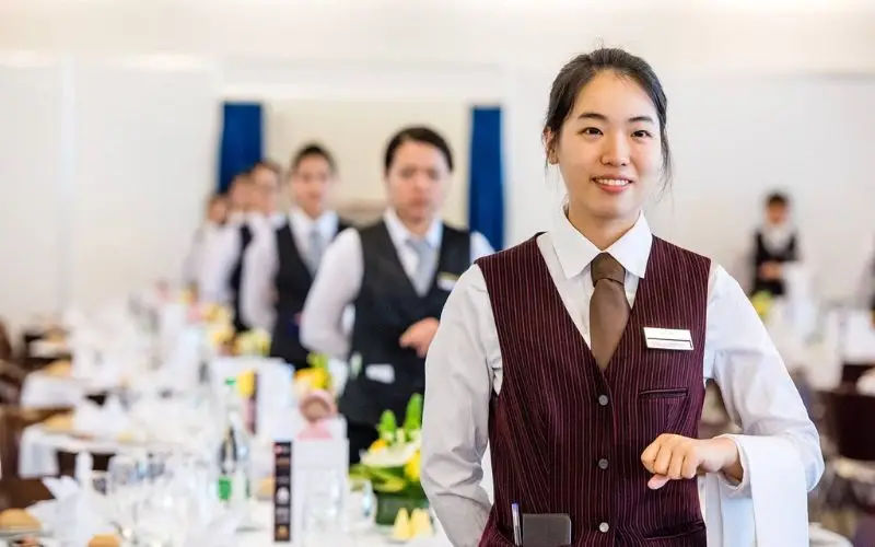 Nữ nên học nghề gì khi không học Đại học? - Hướng dẫn chọn nghề phù hợp