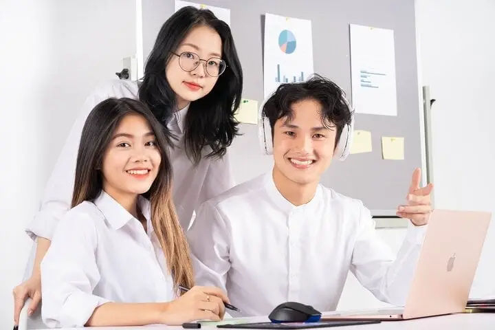 Nữ nên học nghề gì khi không học Đại học? - Hướng dẫn chọn nghề phù hợp