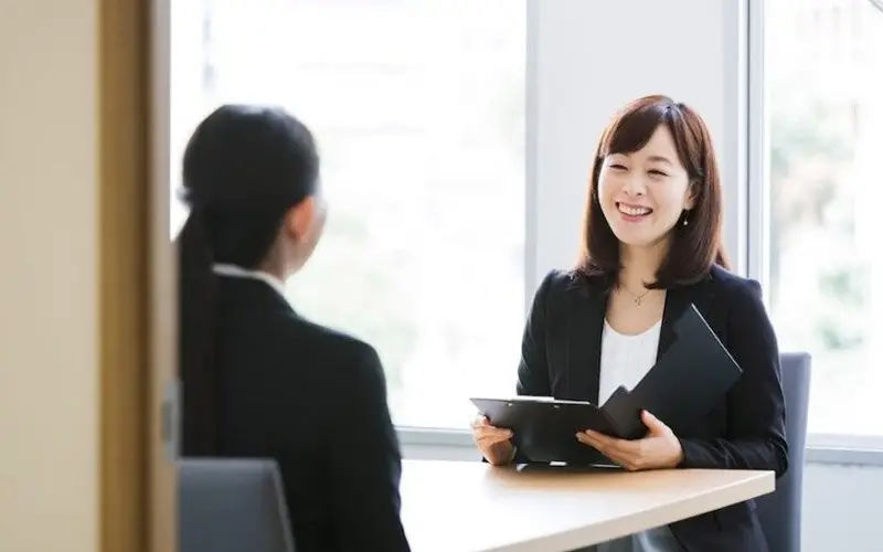 Phiên dịch viên cần bằng cấp gì? - Hướng dẫn đầy đủ Hỗ trợ nghề nghiệp