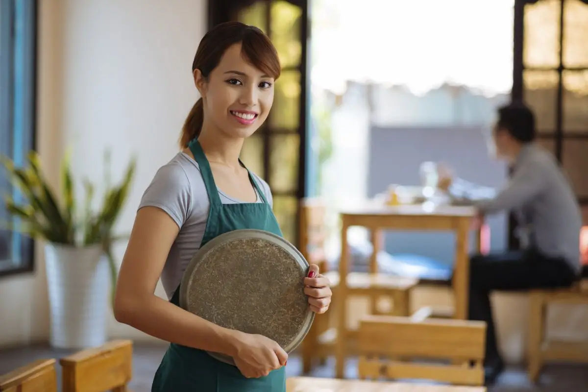 Sinh viên có nên đi làm thêm? Lợi ích và thách thức