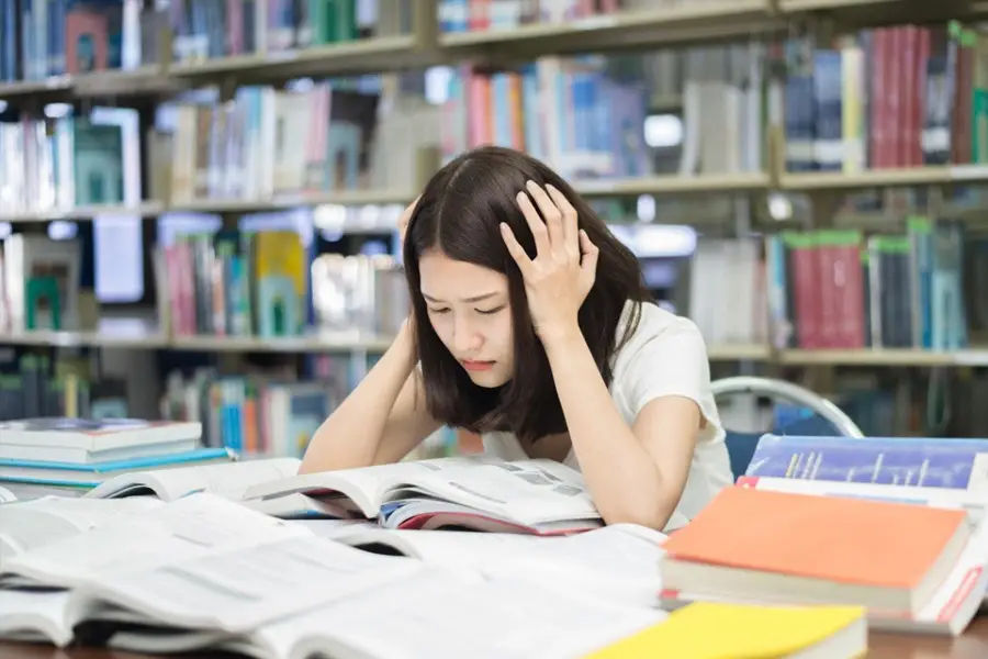 Sinh viên có nên đi làm thêm? Lợi ích và thách thức