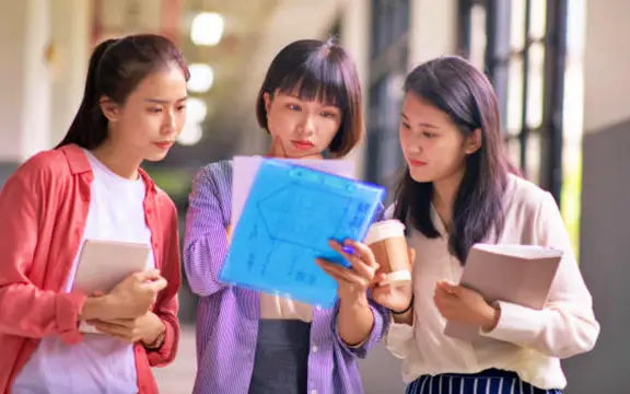 So sánh Đại học và Trung học Phổ thông - Nên chọn con đường nào?