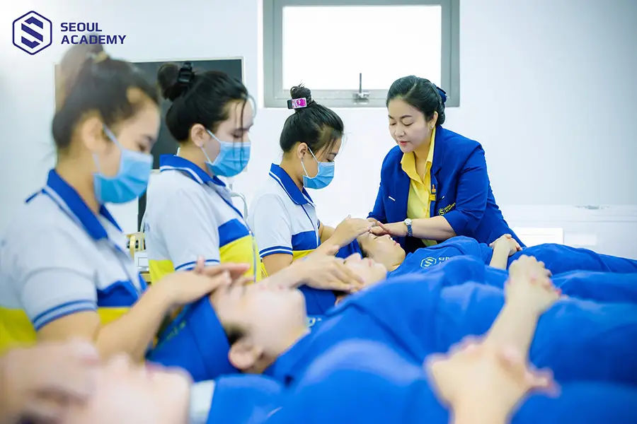 Tư Vấn Học Nghề Cho Nữ: Khám Phá Con Đường Sự Nghiệp Thành Công
