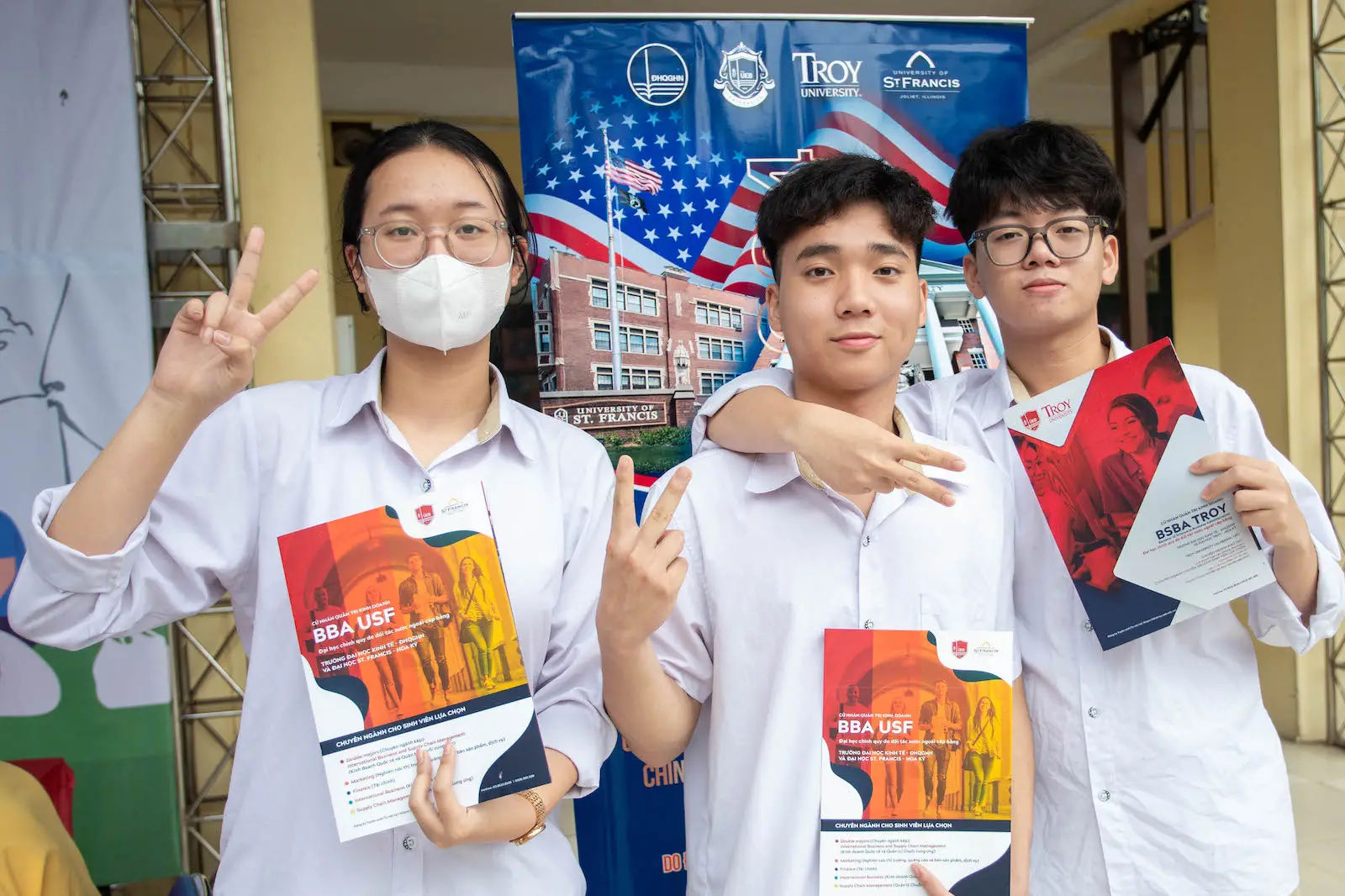 Xin cấp bằng tốt nghiệp THPT sớm ở đâu? Mẫu đơn, thủ tục và lợi ích