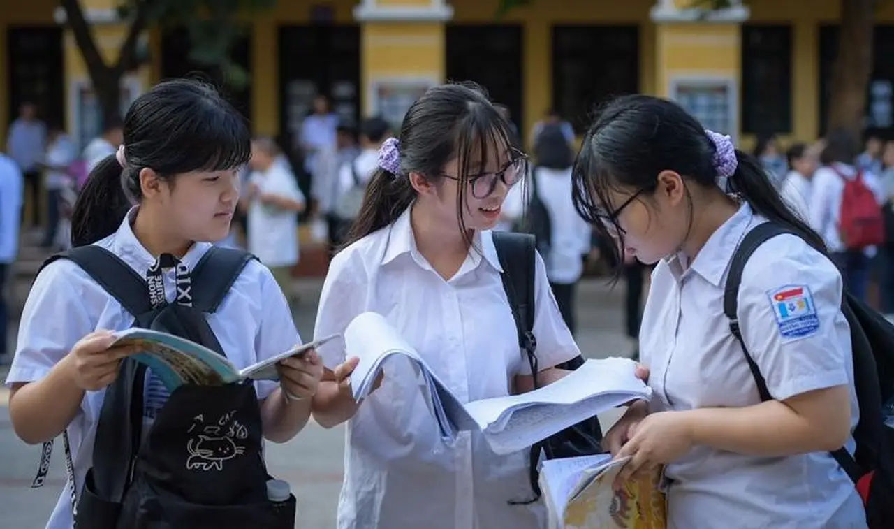 Xin cấp bằng tốt nghiệp THPT sớm ở đâu? Mẫu đơn, thủ tục và lợi ích