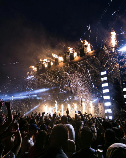 An outdoor concert crowd at night.