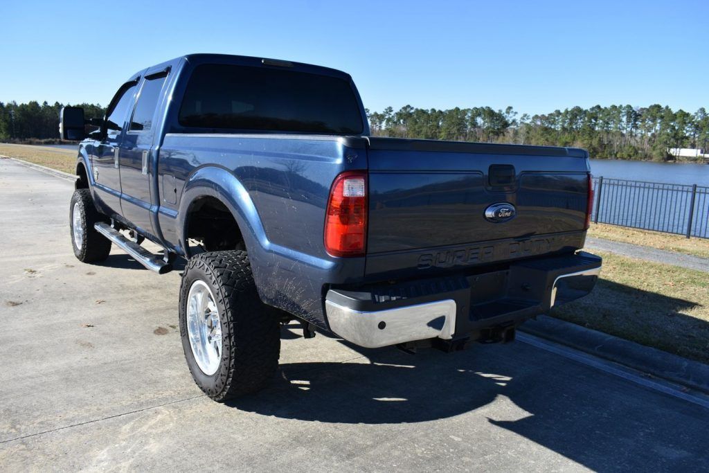 2016 Ford F-250 Crew Cab lariat XLT 4×4 monster [great shape]