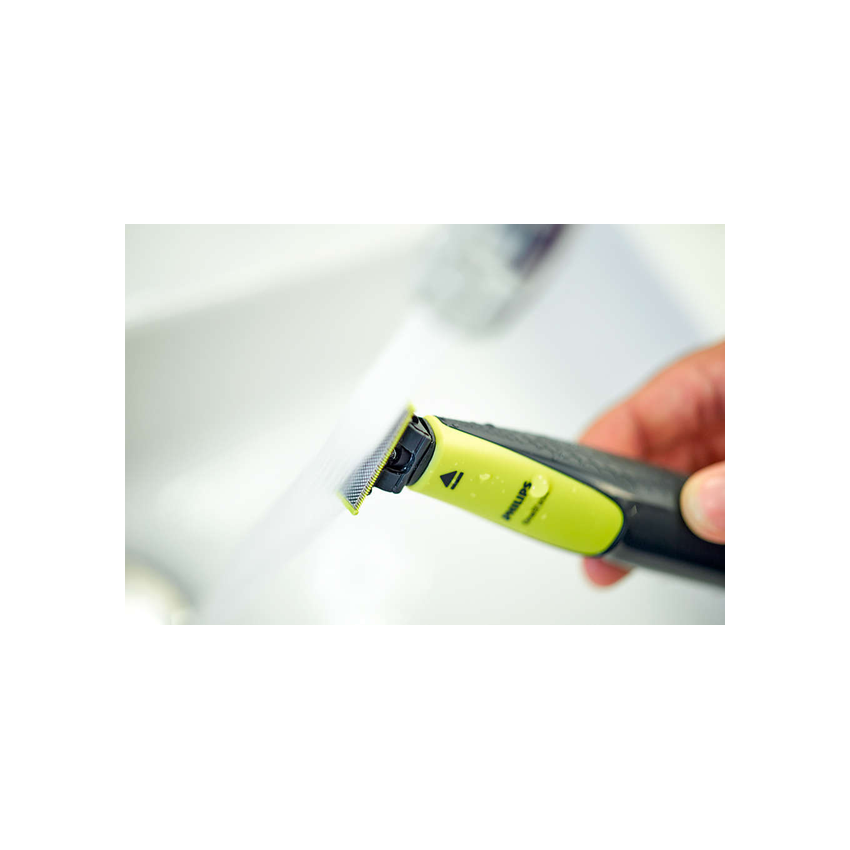 Philips OneBlade Razor with 2 Stubble Combs (Photo: 4)