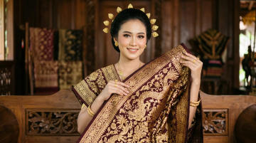 Kain Songket Palembang: Menelusuri Kemewahan Sutera dan Benang Emas Warisan Sriwijaya