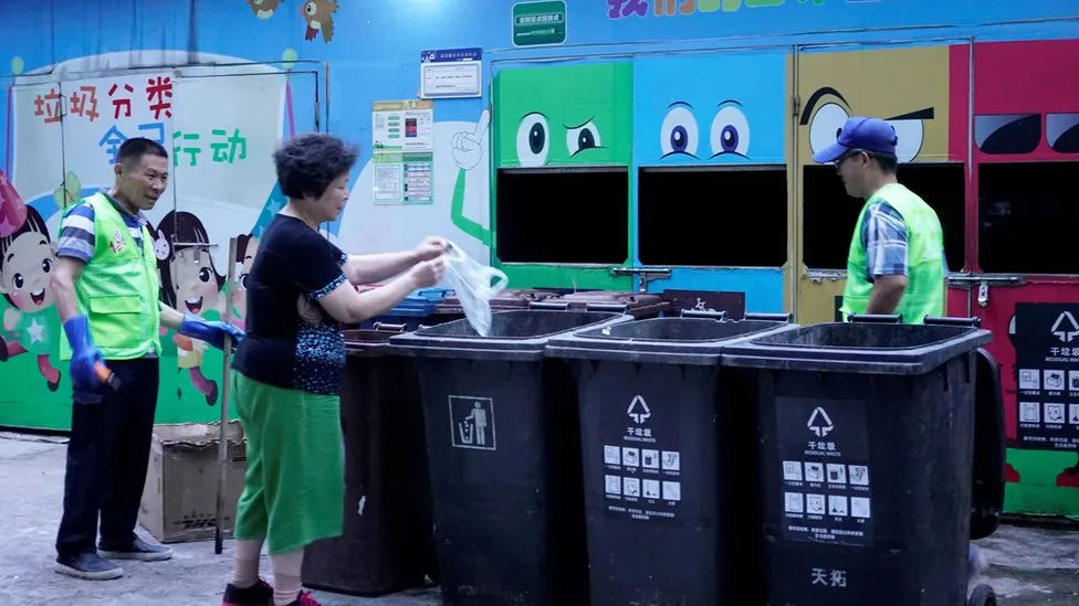 Jasa Buang Sampah di China Viral: Mengulik Cuan Anak Muda di Balik Fenomena Lazy Economy 2026