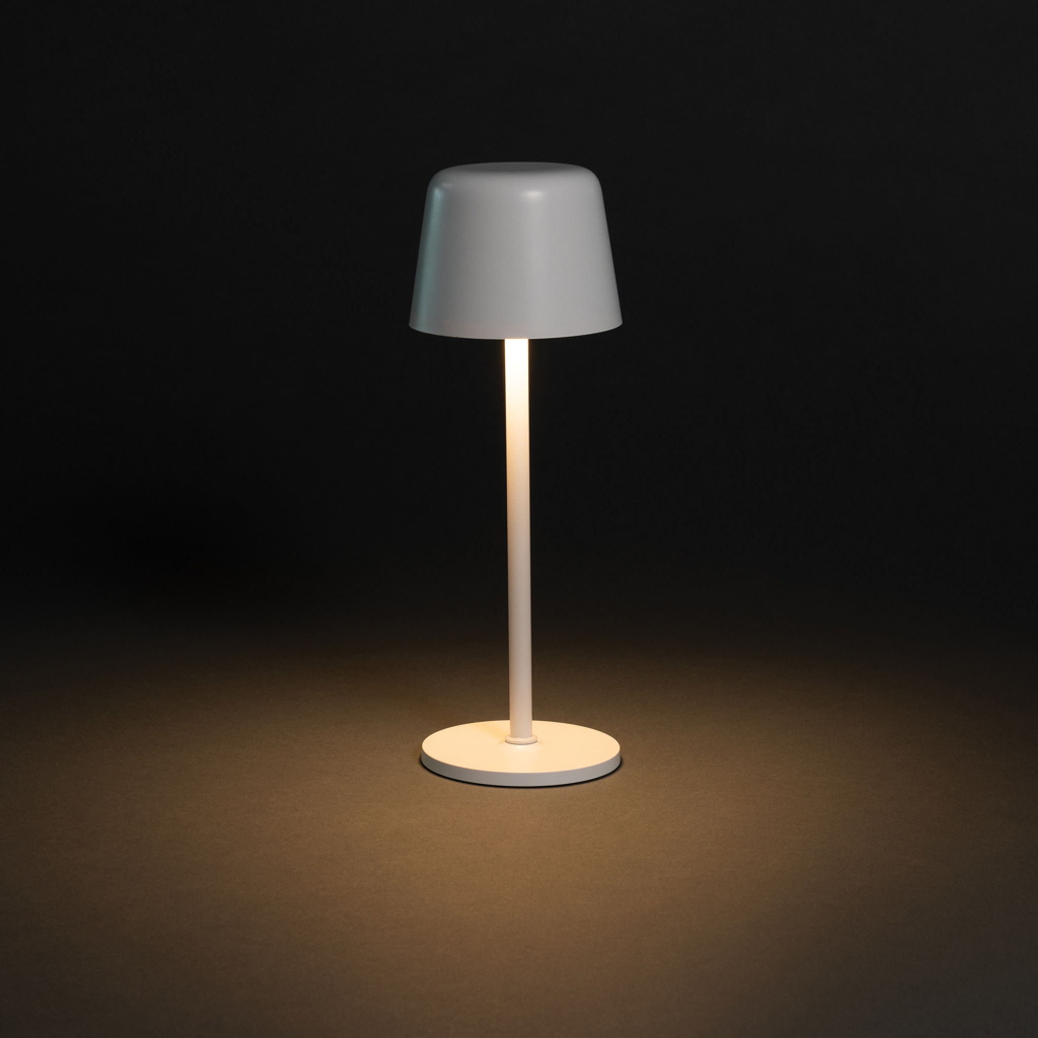 USB dobíjitelná stolní lampa Zenic z RCS recykl. plastu — Detail