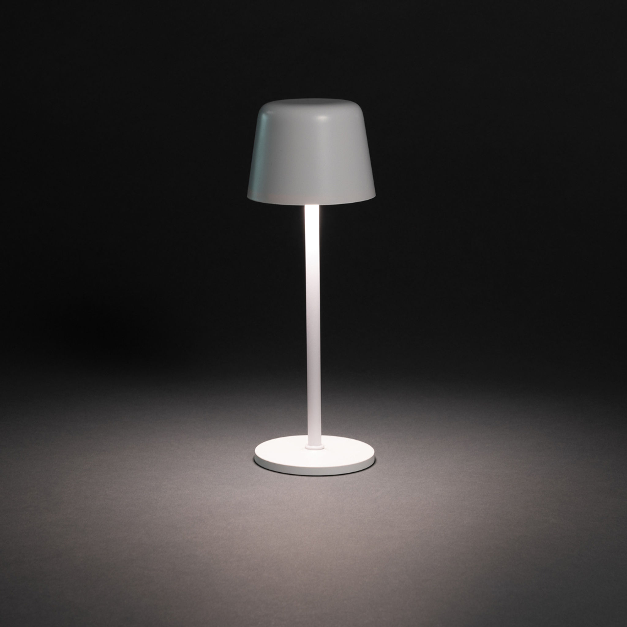 USB dobíjitelná stolní lampa Zenic z RCS recykl. plastu — Detail
