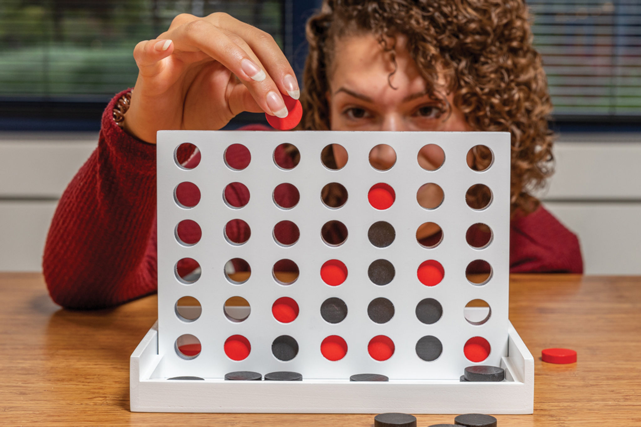 Dřevěné piškvorky Connect four — V prostředí