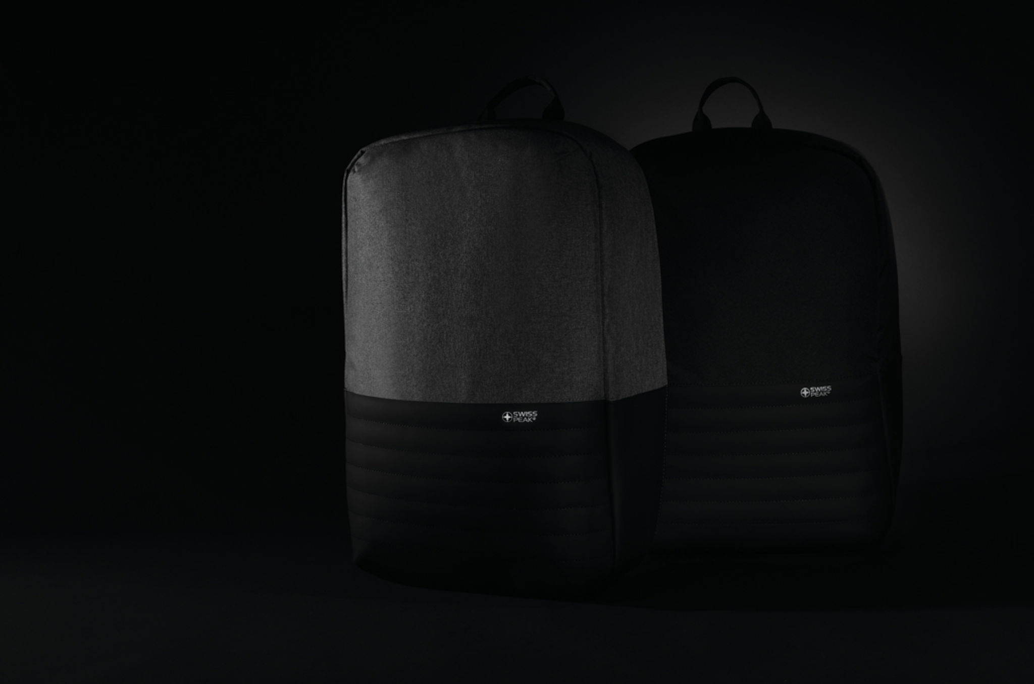 RFID nedobytný batoh na notebook Swiss Peak — V prostředí