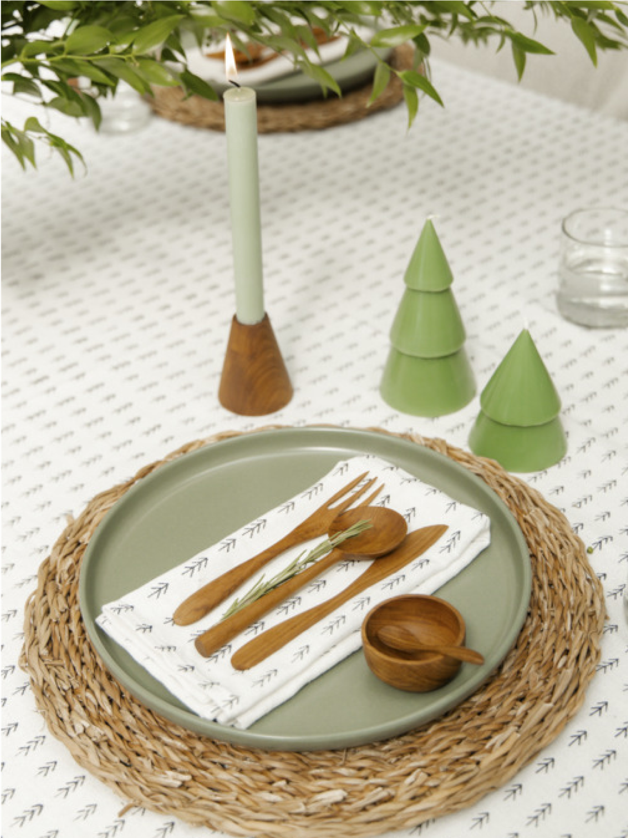 Svíčka ve tvaru stromku s vůní matcha — Detail