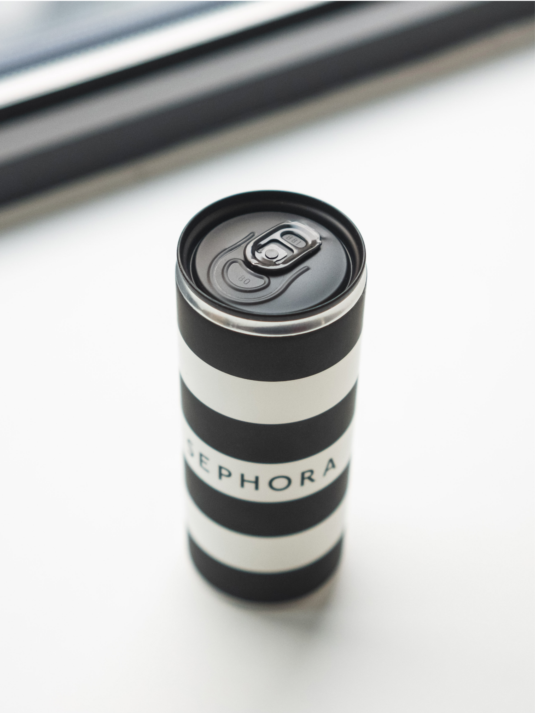 Plechovka s Gin&Tonic — Detail