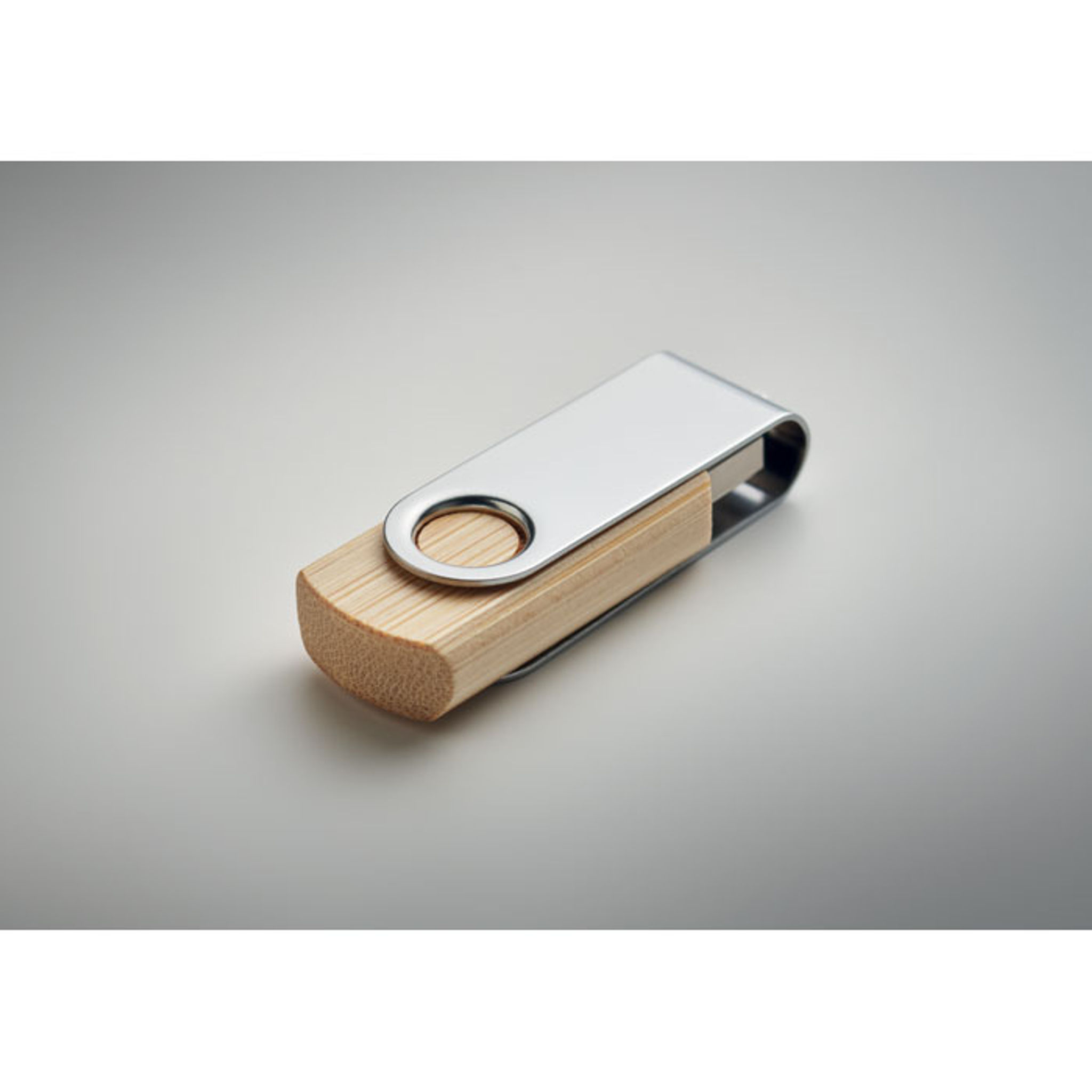 Bambusový USB flash disk s kovovým krytem — Detail