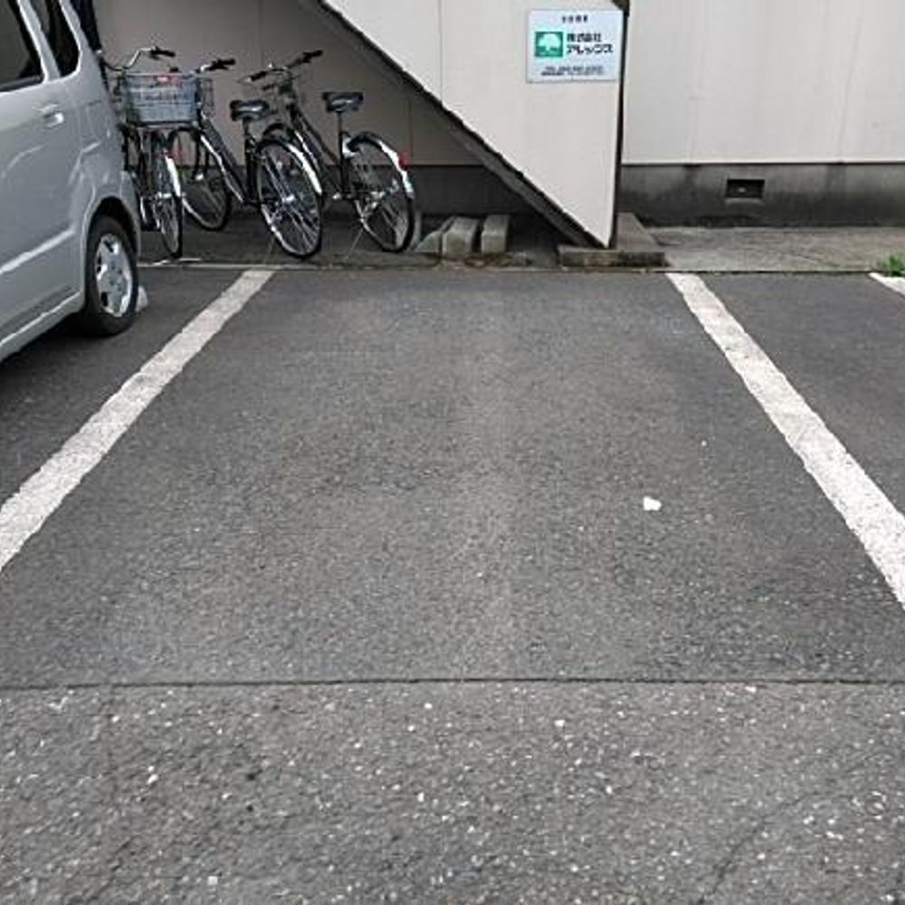 メゾン三須駐車場:1