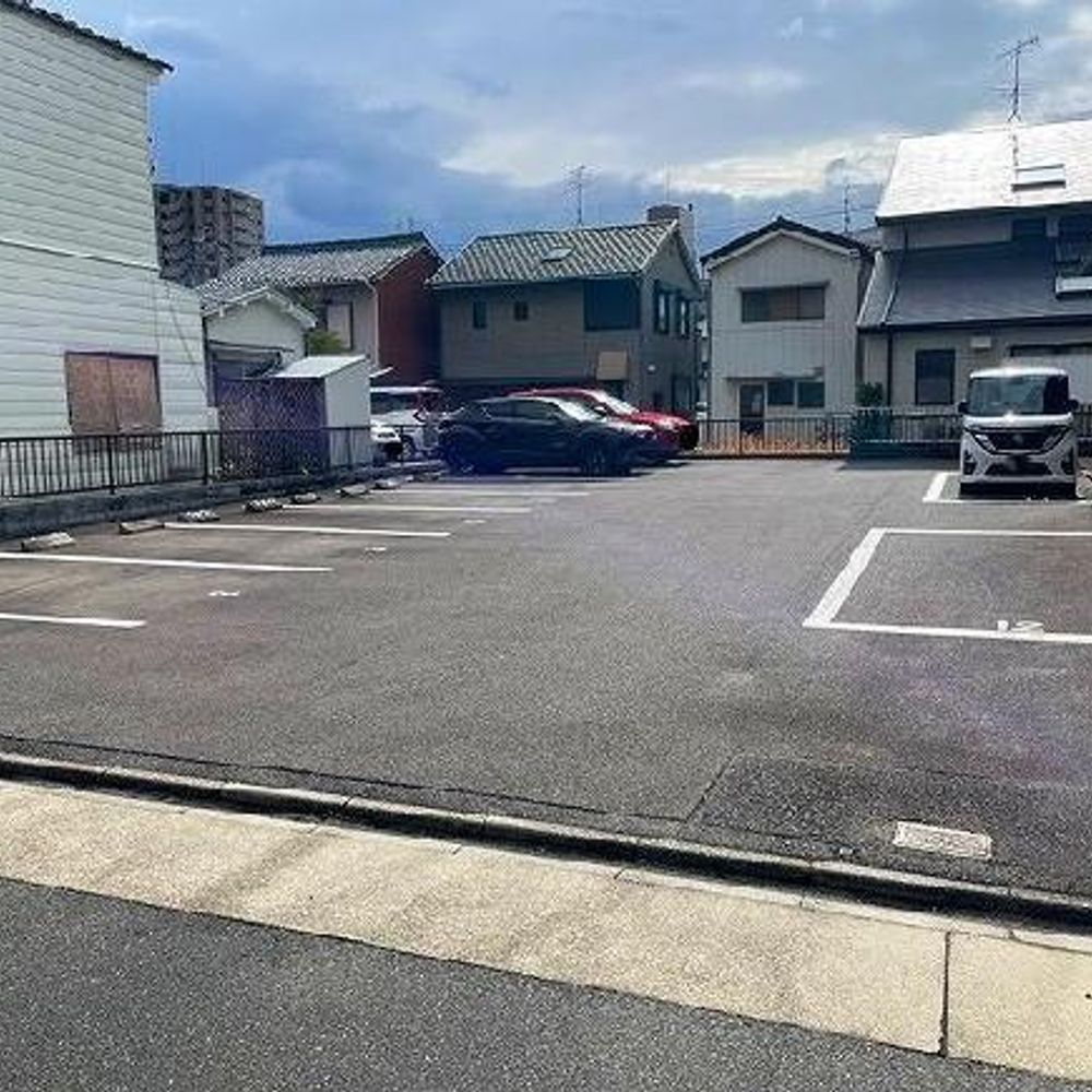 FKメゾンドプラロッシュ敷地外駐車場:2