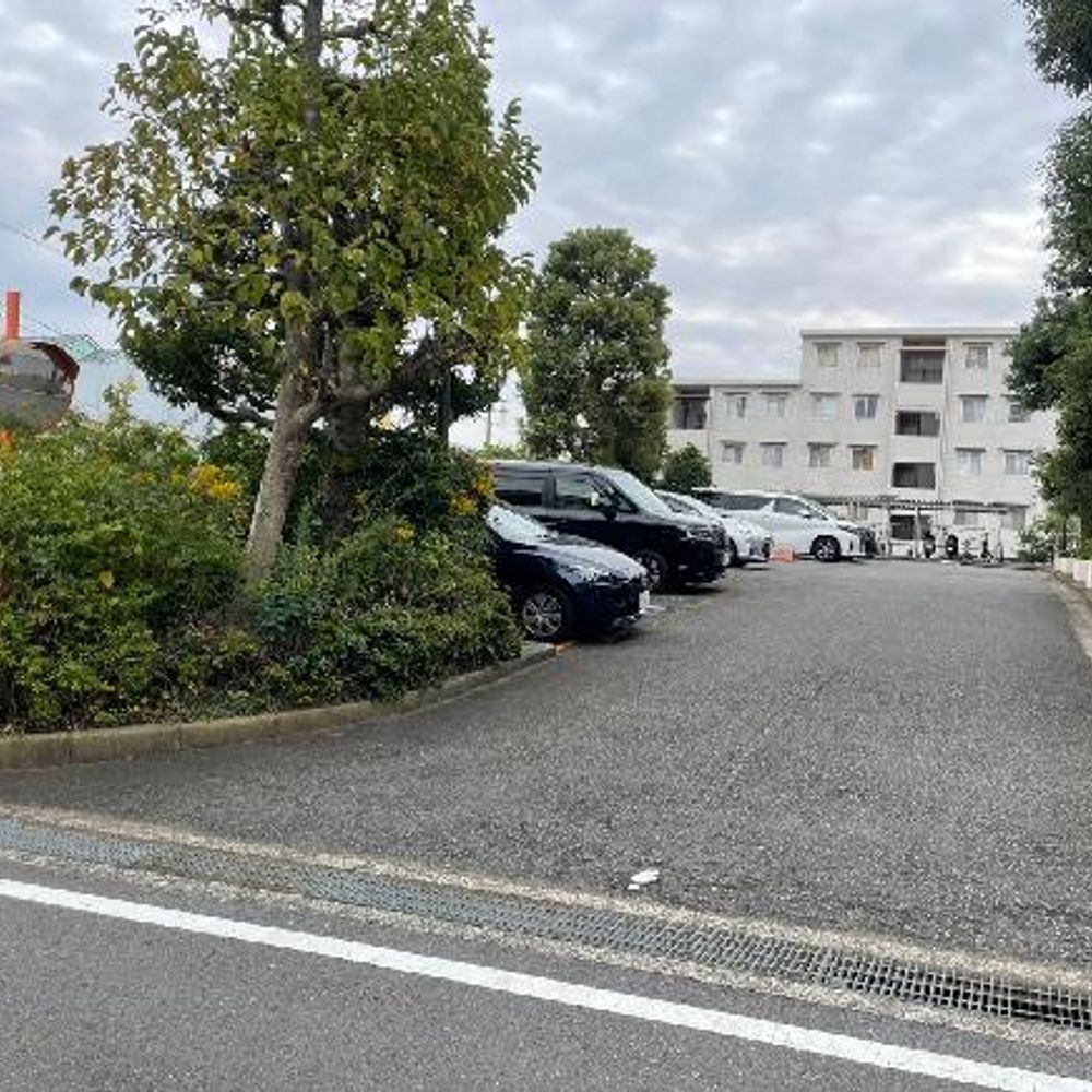 ヒルズ千草台駐車場:0
