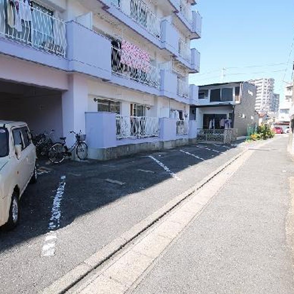140710メゾンコメショー駐車場:3