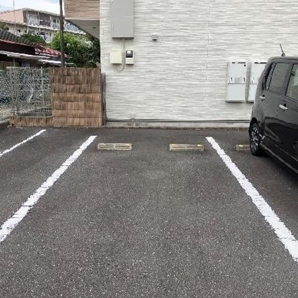 メゾン・フルール駐車場:1