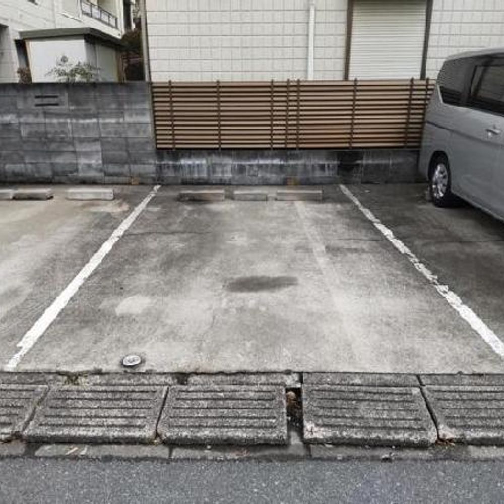 サニーホワイト駐車場:1