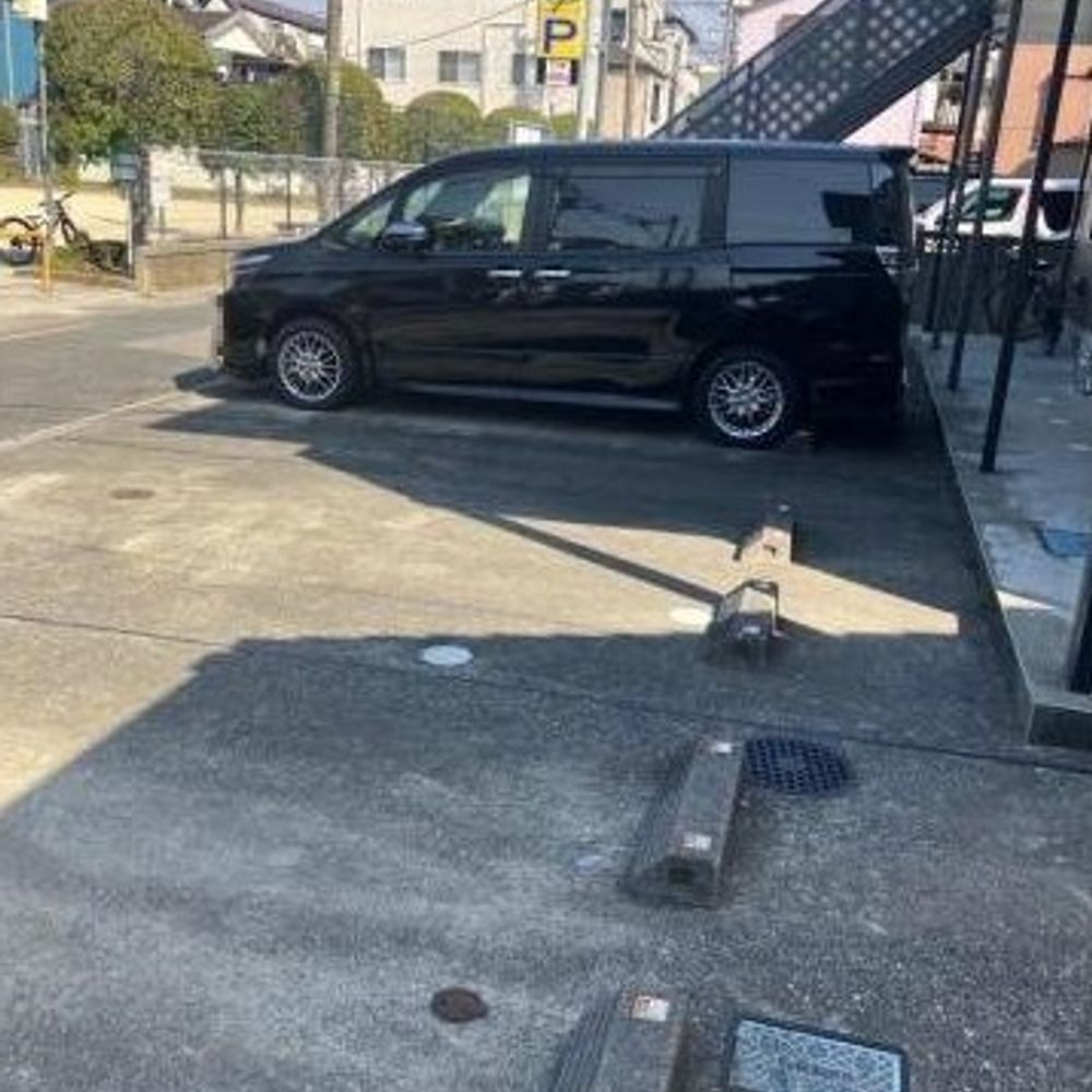 パークサイドヴィラ駐車場:0