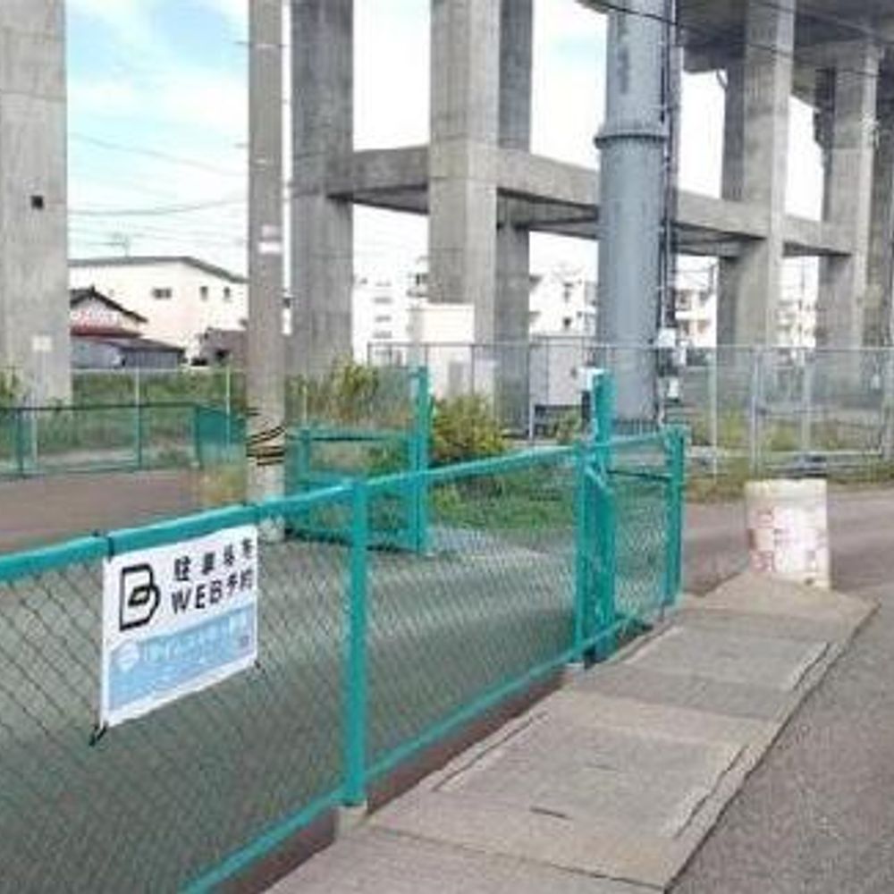 IRいしかわ鉄道野々市駅前駐車場:2