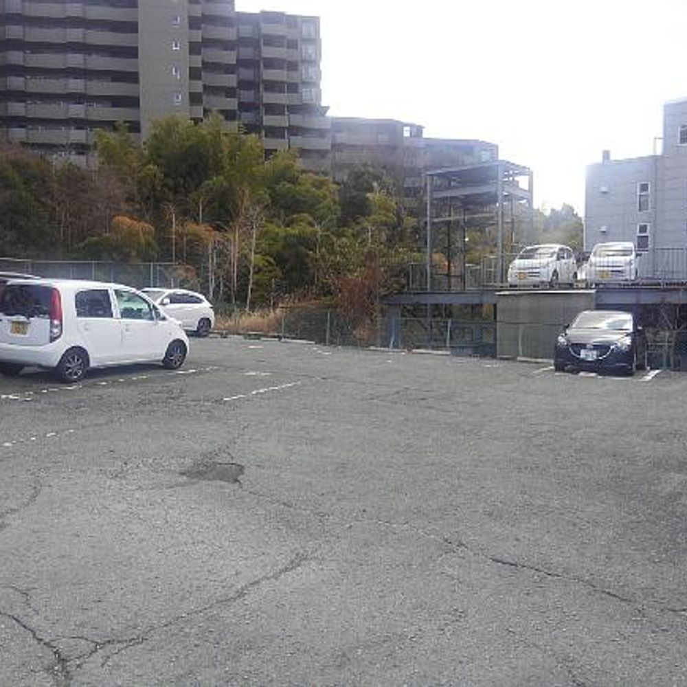 新御堂筋上新田駐車場:2