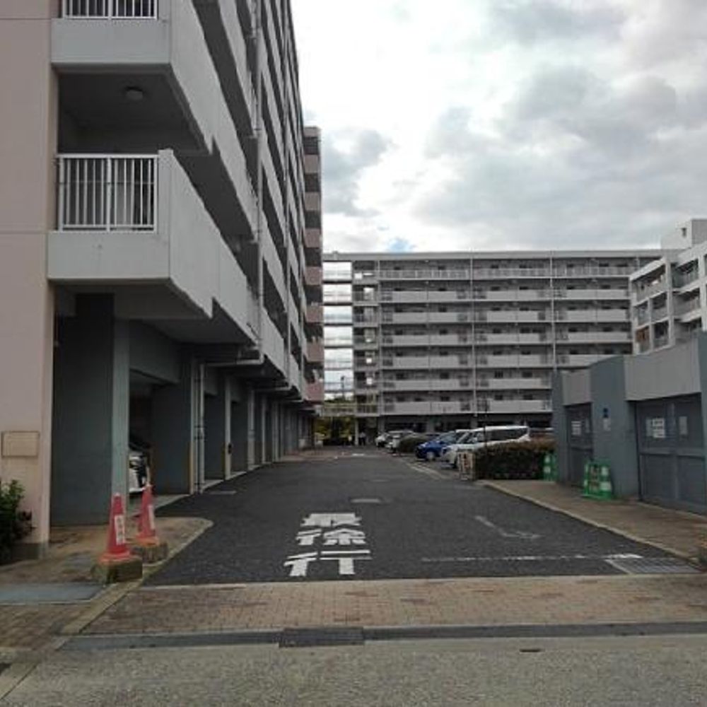 鷹合団地　南側屋外駐車場:2