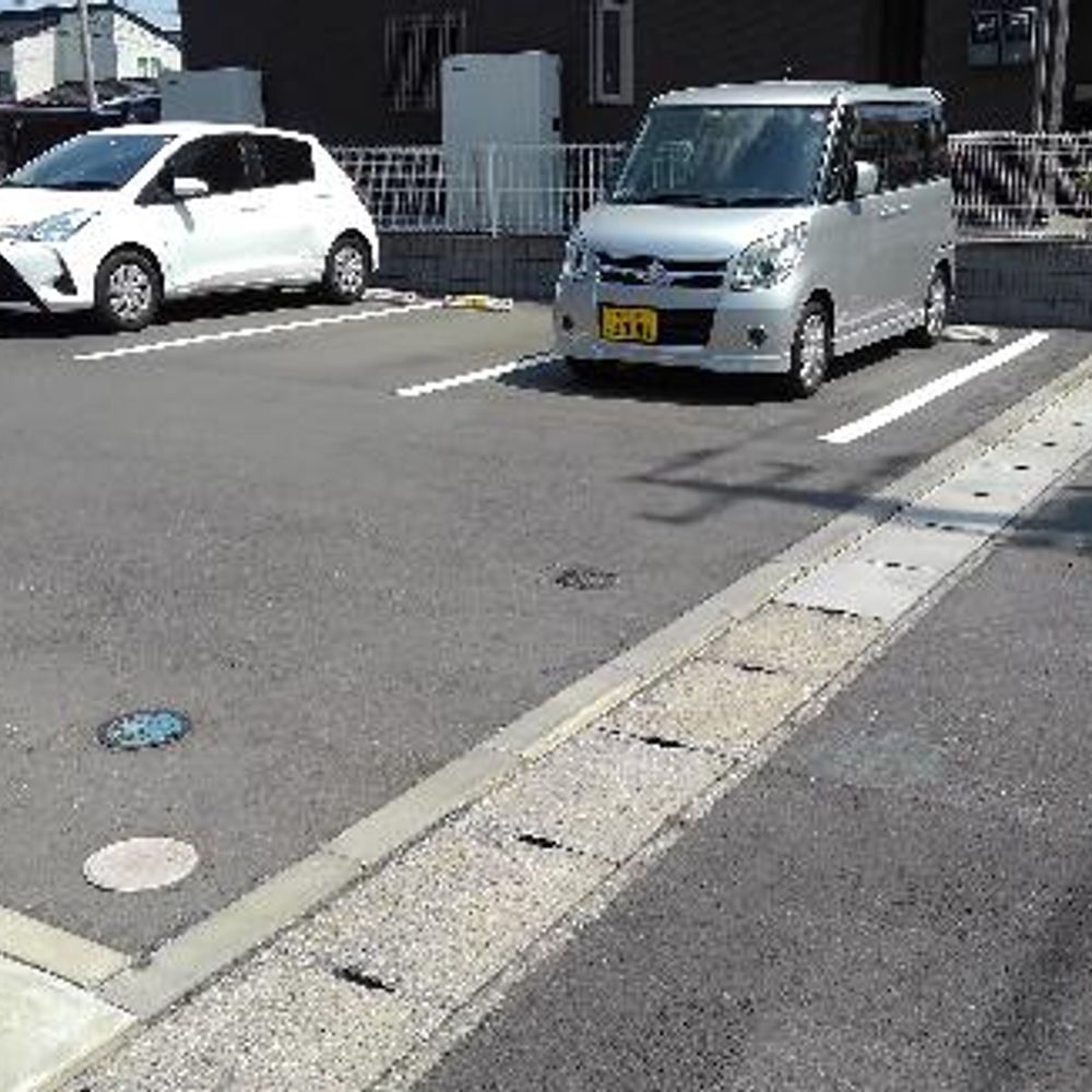 ワイ・エスハウス駐車場:2