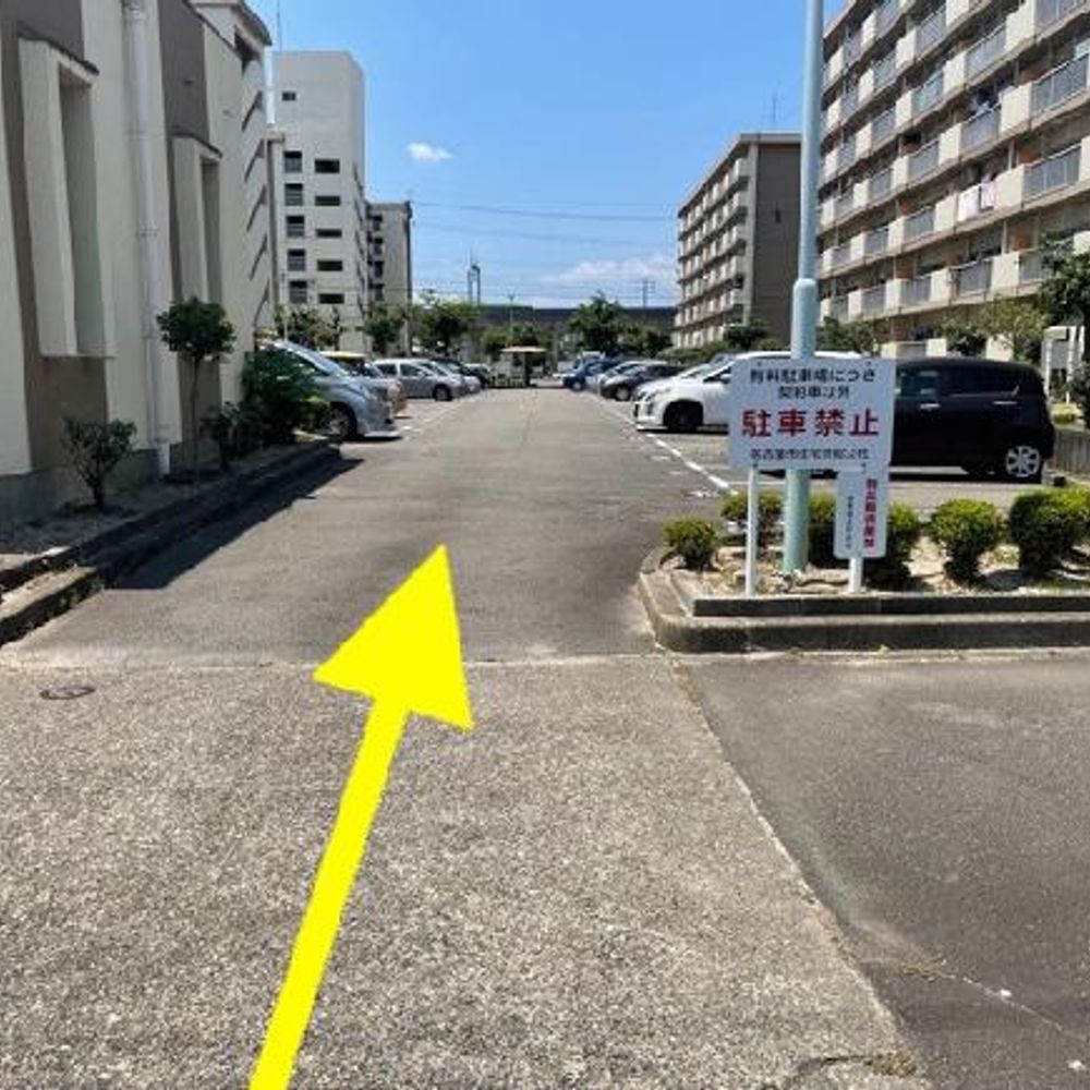 【2棟近く】新泰明荘駐車場:4