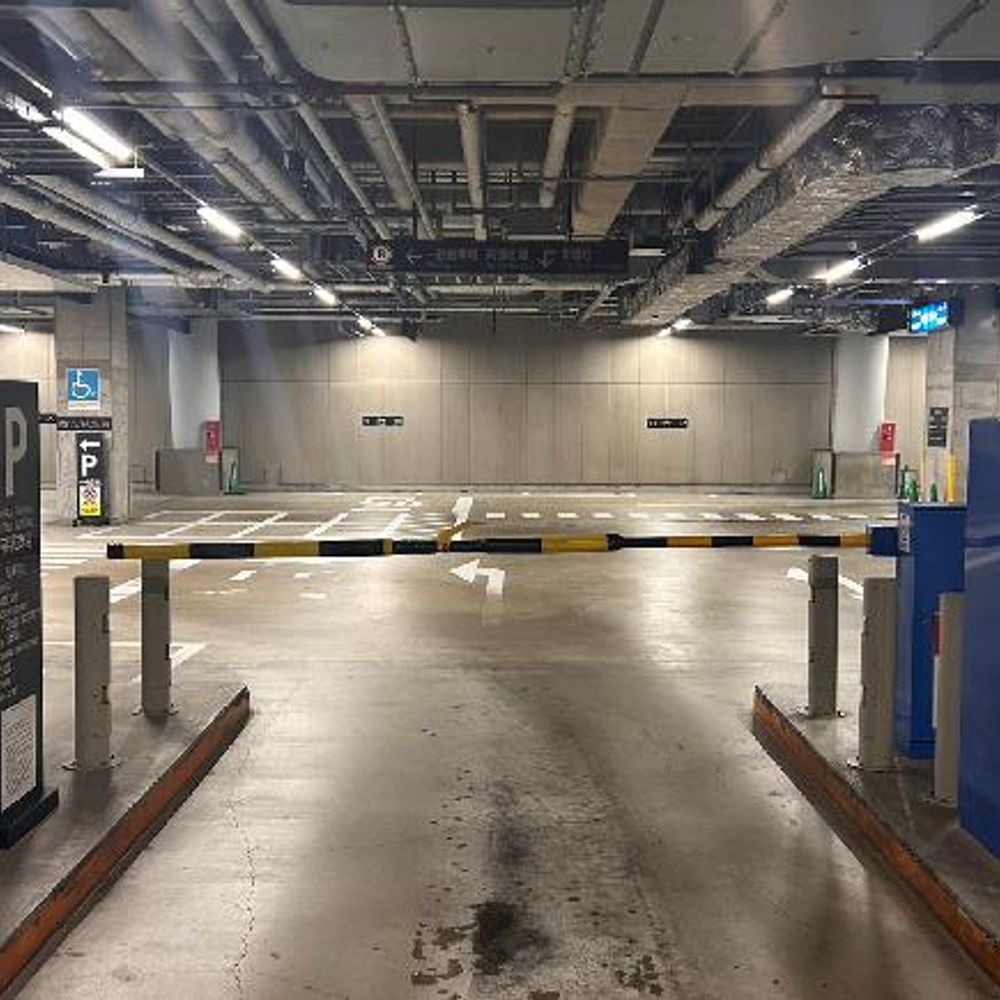 大阪富国生命ビル駐車場:1
