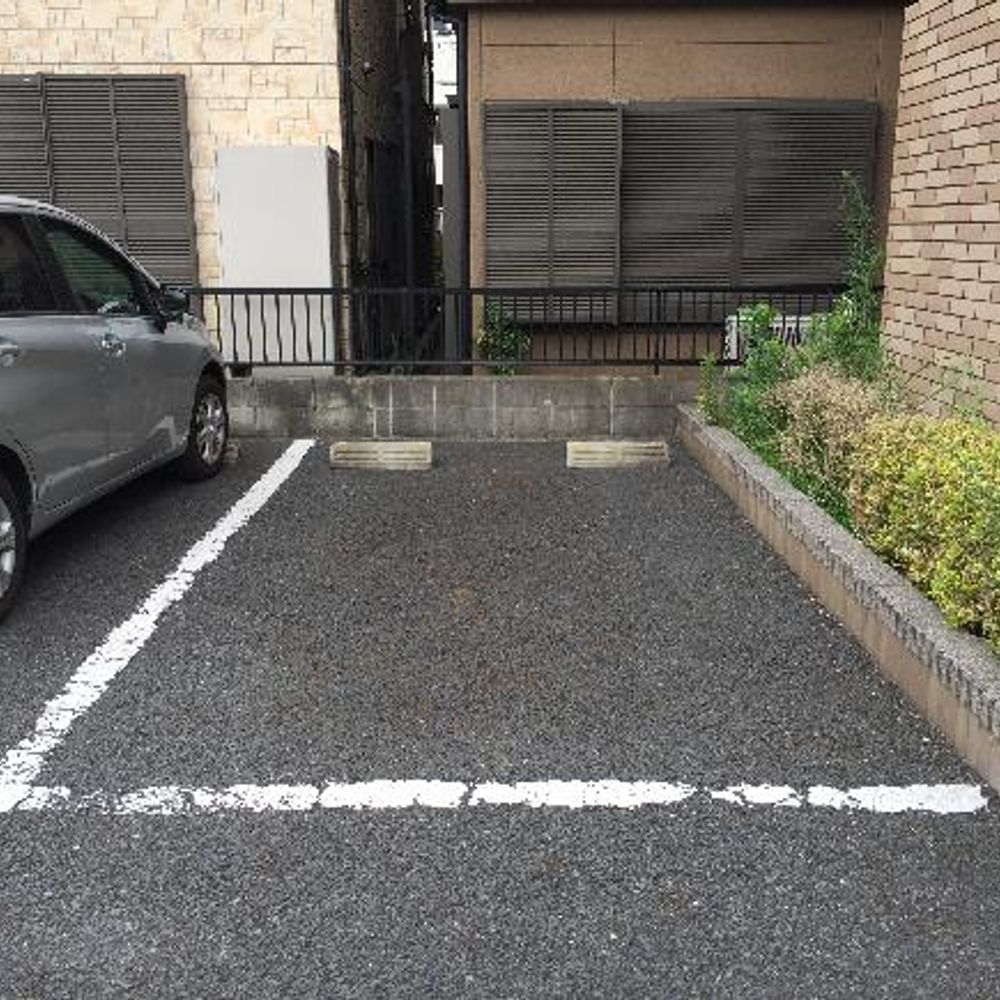 メゾンサンセール駐車場:3