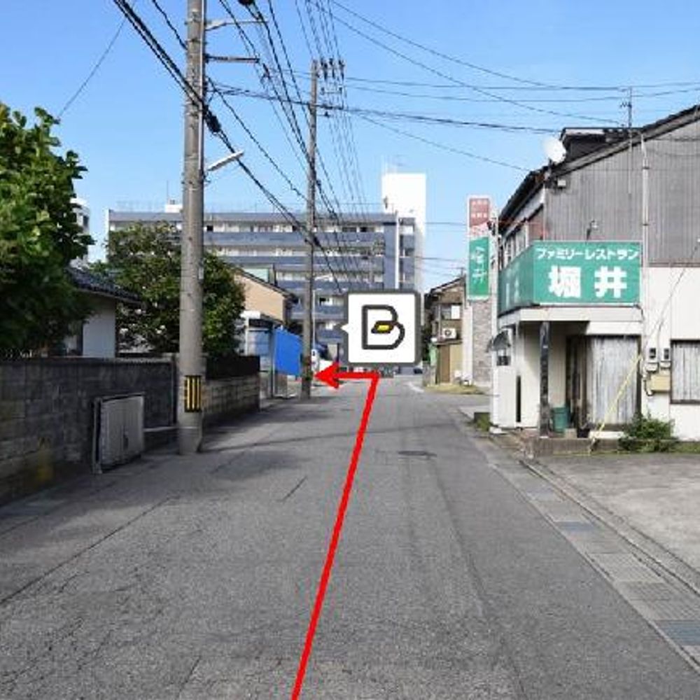 高岡市　内免駐車場:4