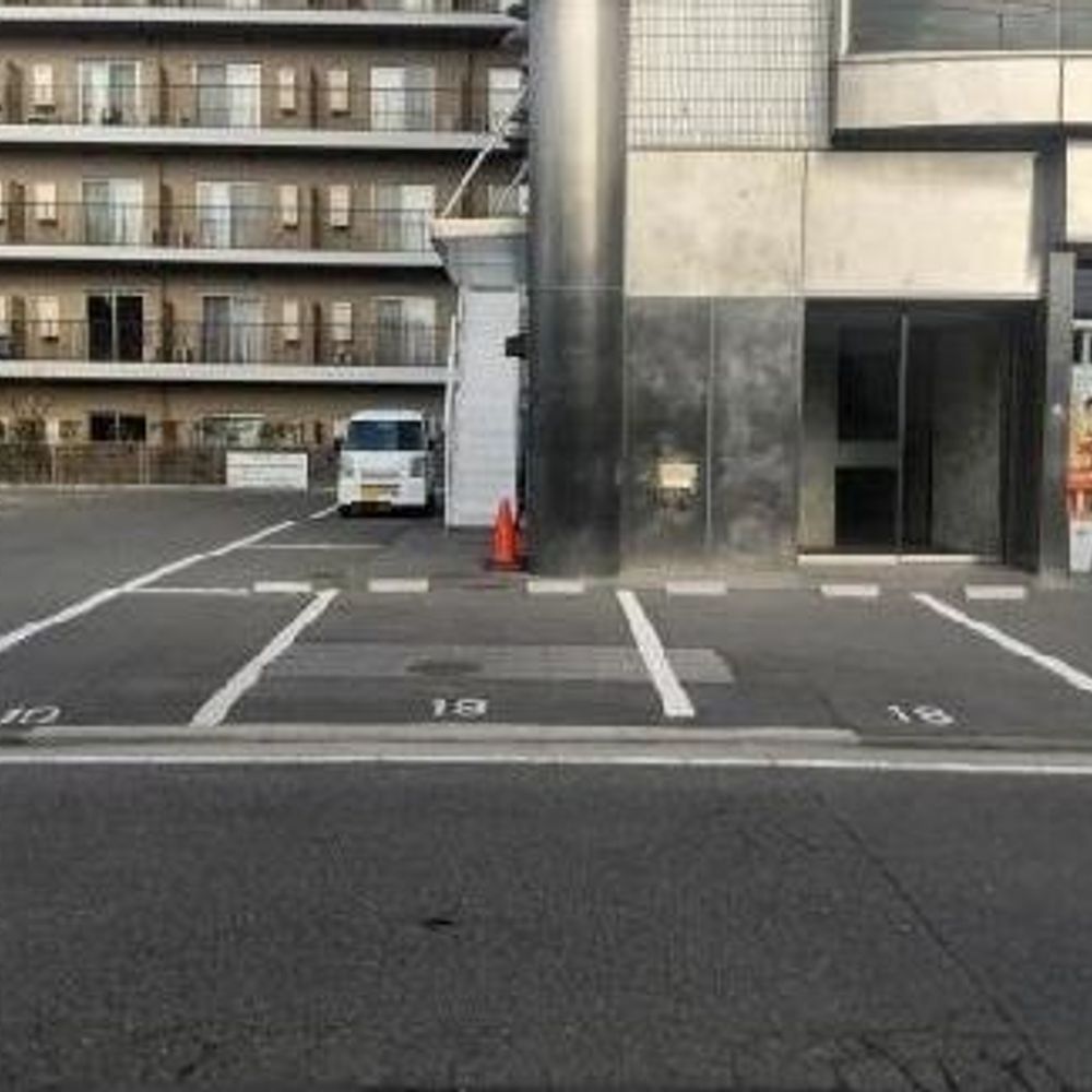 南部市場駅前駐車場:3