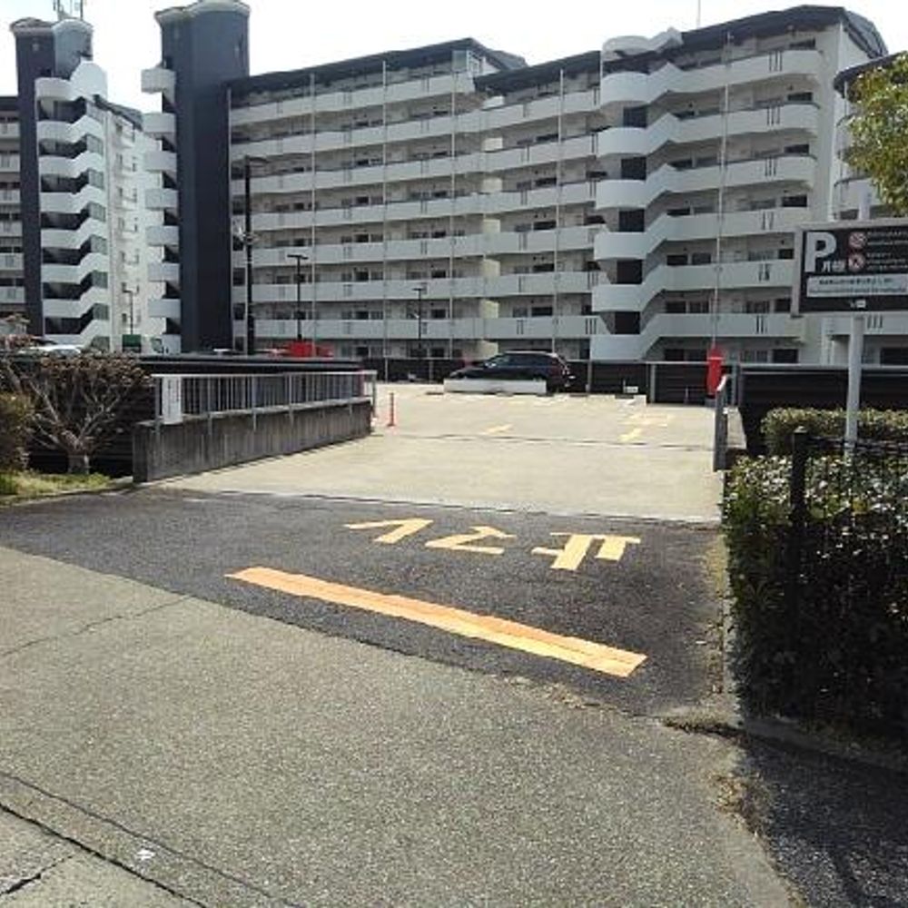 UR都市機構　アーバンラフレ虹ヶ丘南団地駐車場:0