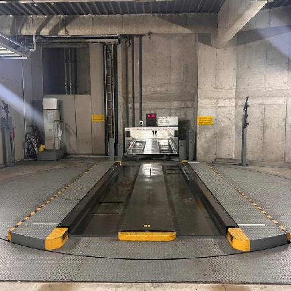 大阪富国生命ビル駐車場:3