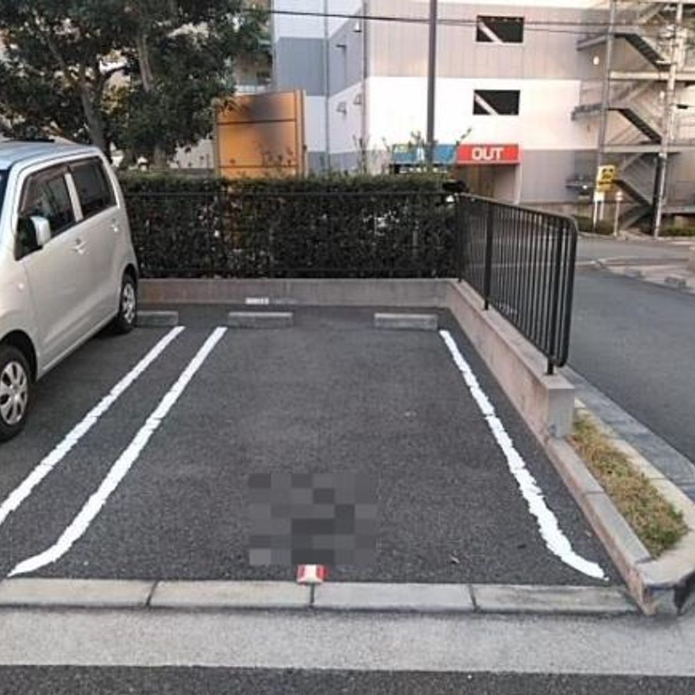 ＵＲ名谷駅前団地駐車場:3