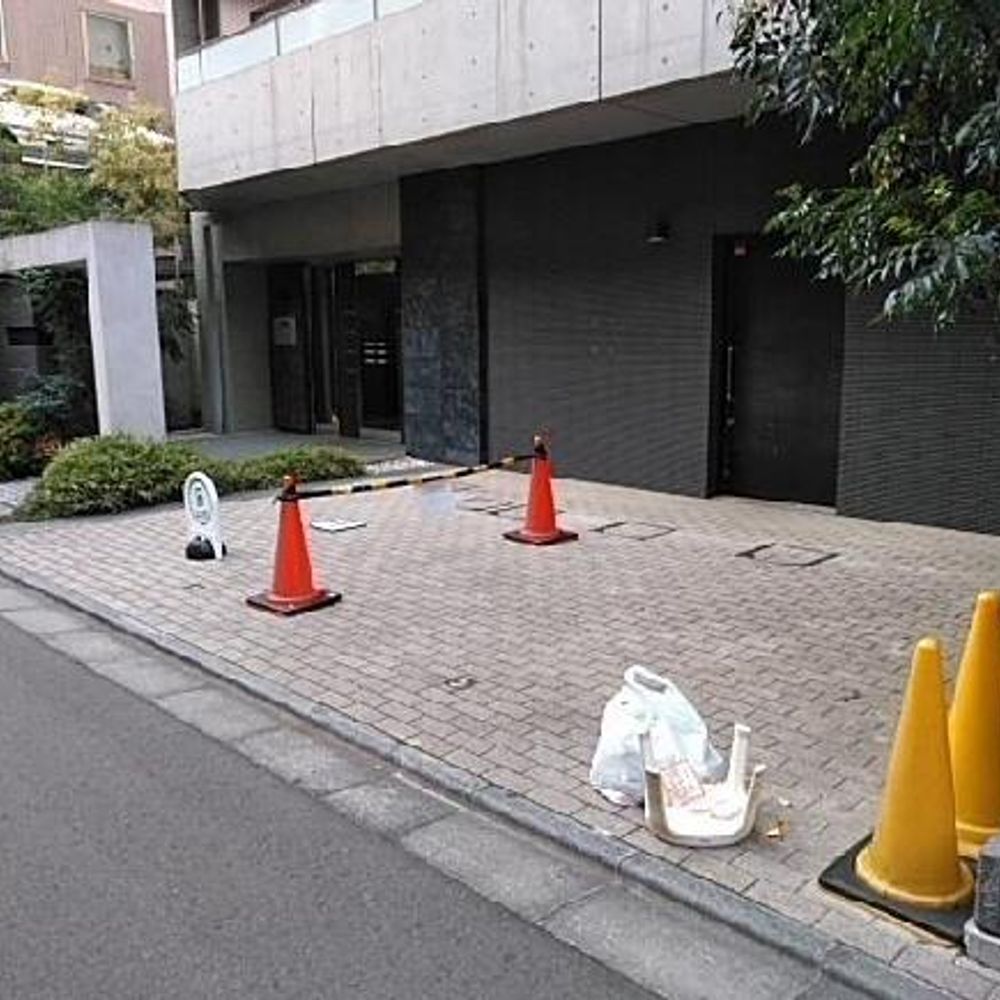 レオンコンフォート西新橋駐車場:1