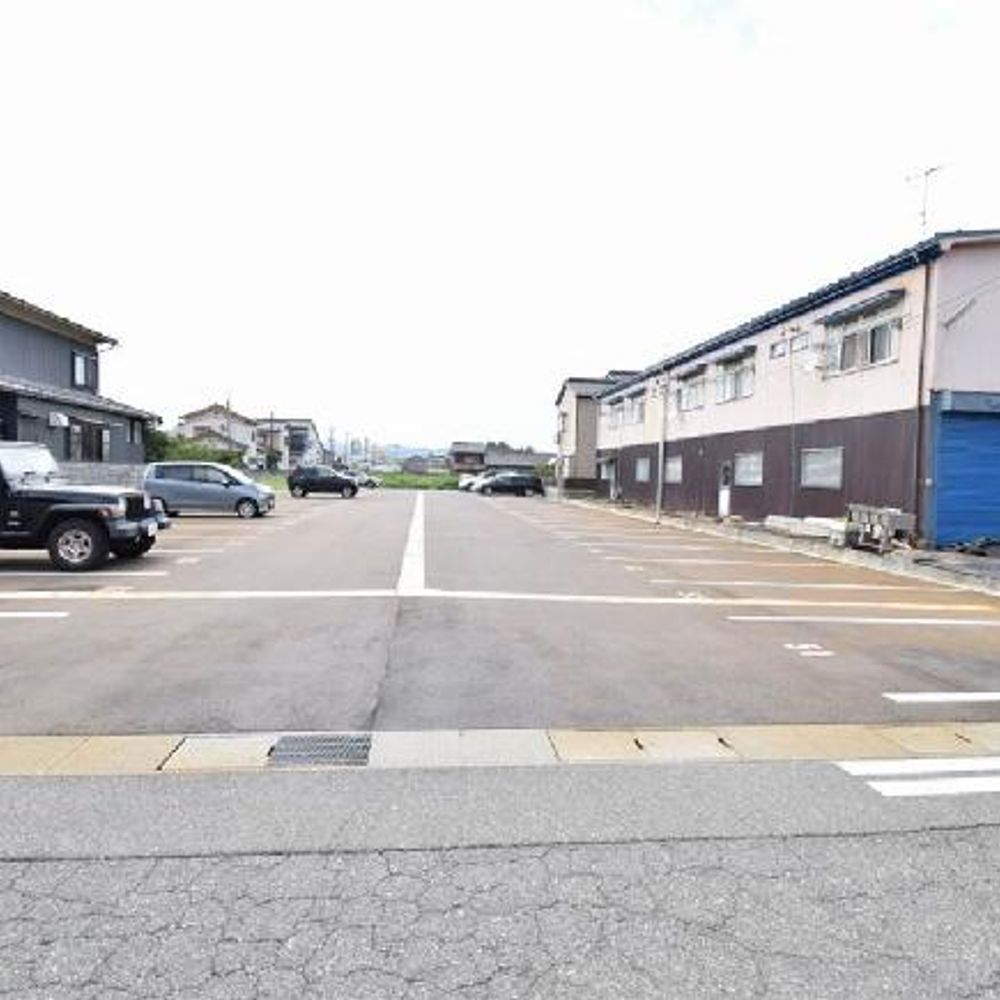 高岡市　内免駐車場:2