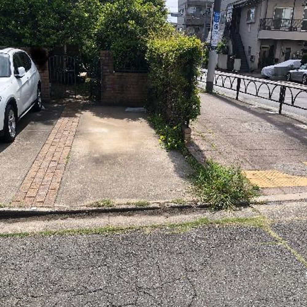 等々力6-6-4駐車場:2