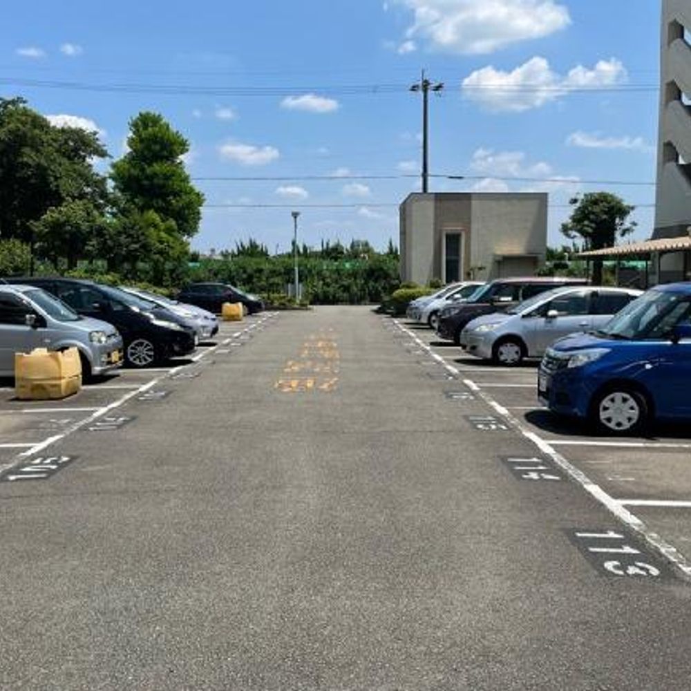 新泰明荘駐車場:2