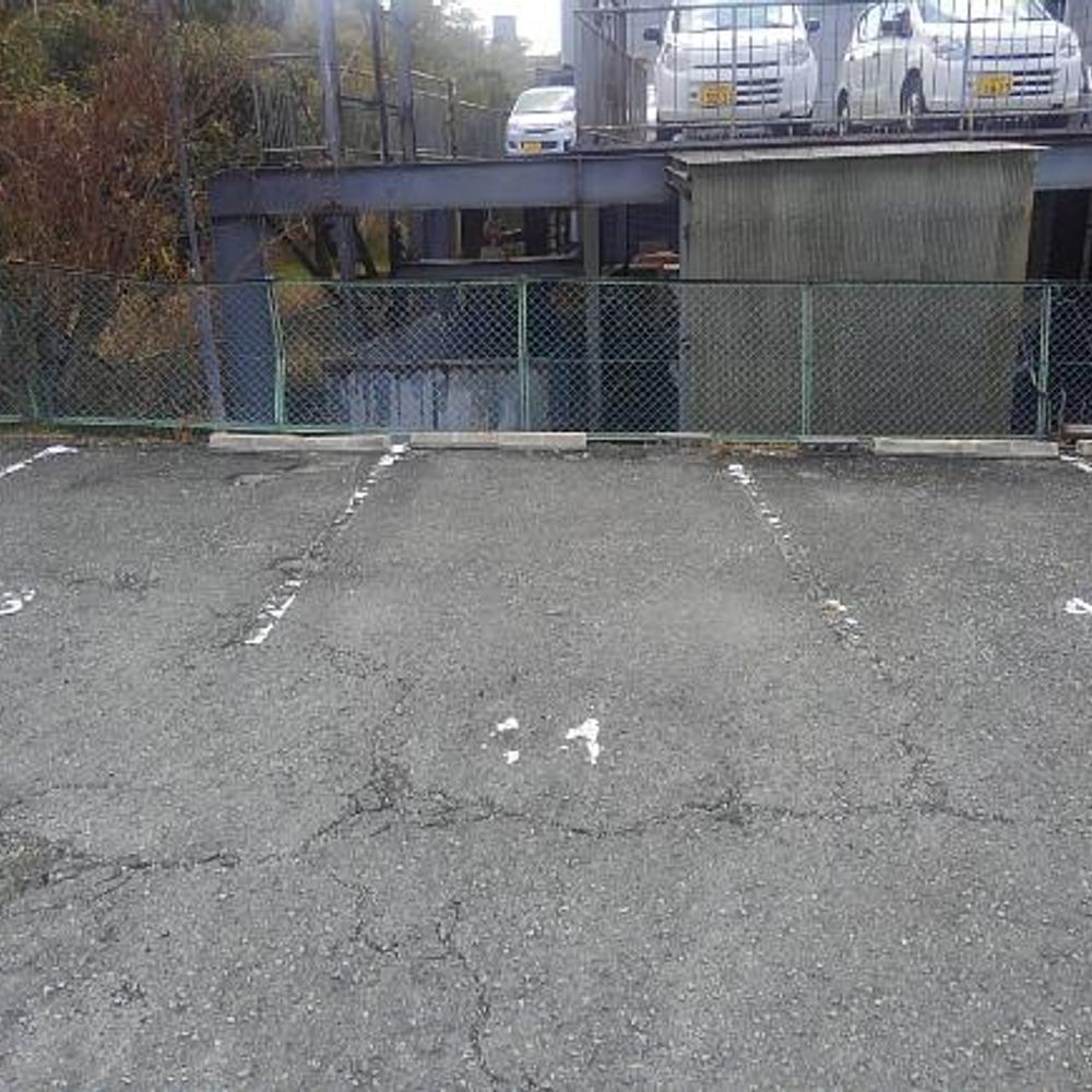 新御堂筋上新田駐車場:4